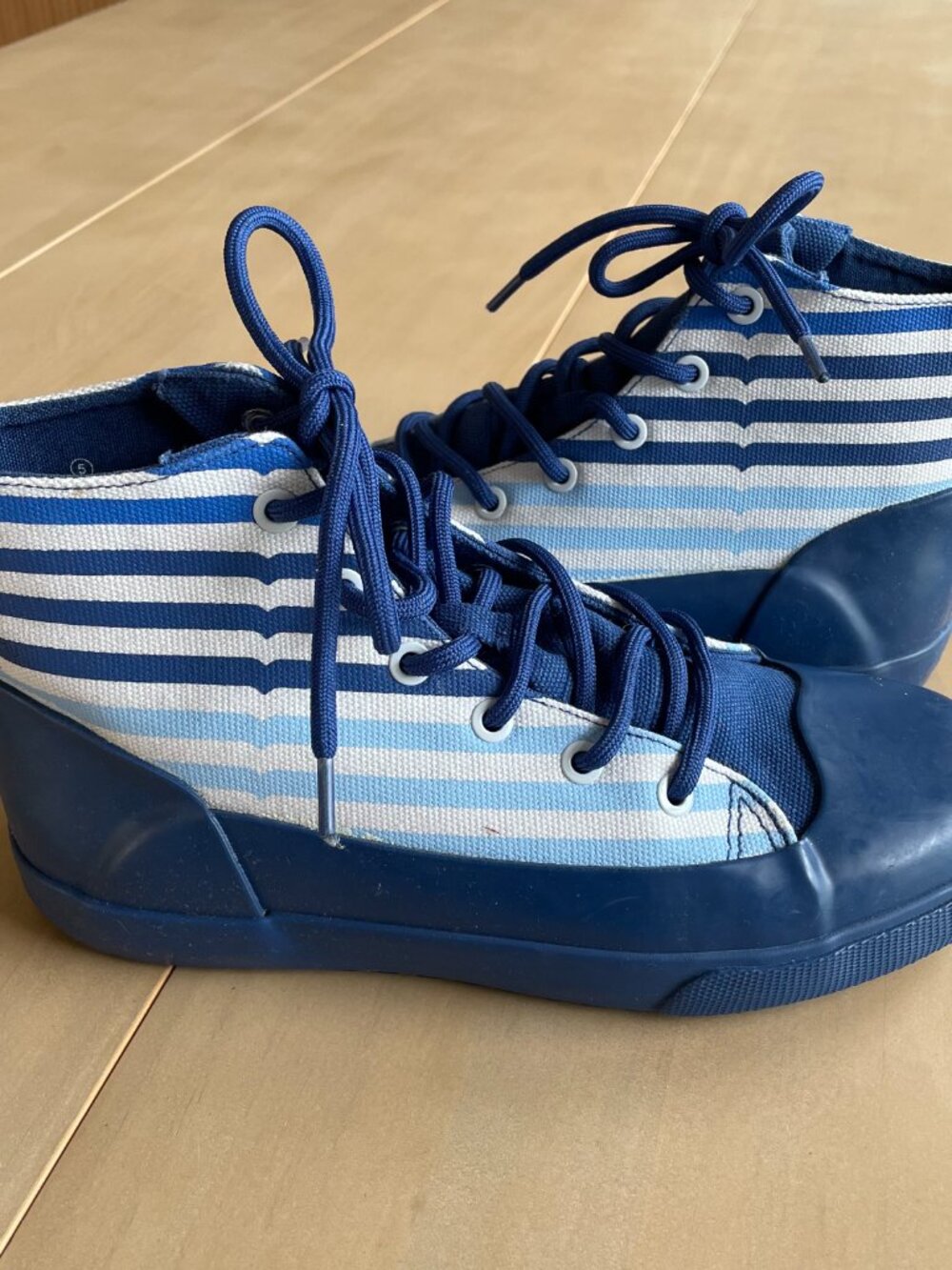 Entire Closet $5! Hunter for Target Kids Dipped Canvas High Top Sneakers - Picture 2 of 11